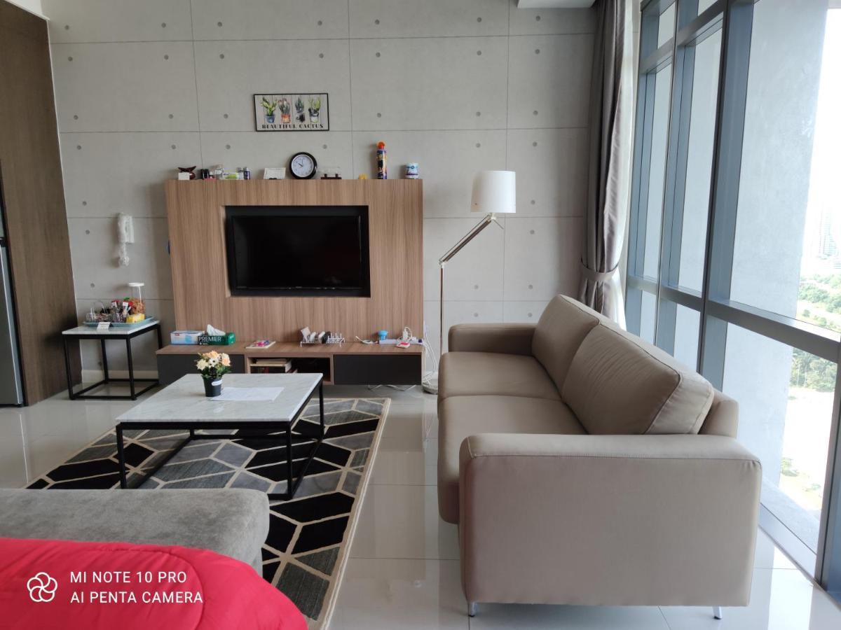 Kumkum Homestay Studio Nusajaya  Bagian luar foto