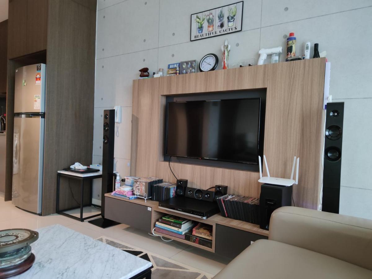 Kumkum Homestay Studio Nusajaya  Bagian luar foto